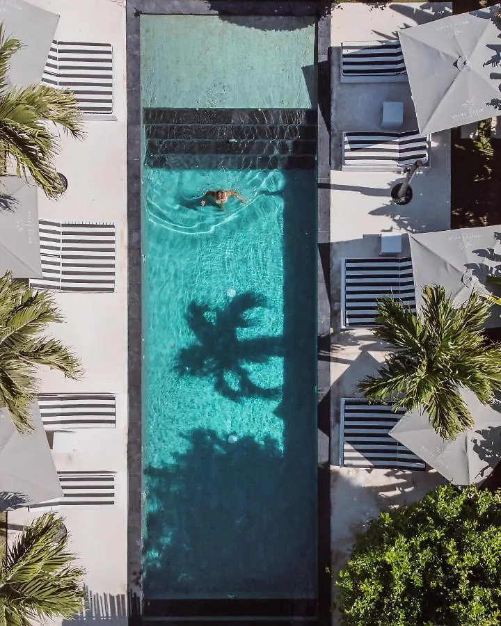 White Palm Hotel Bali جيمباران