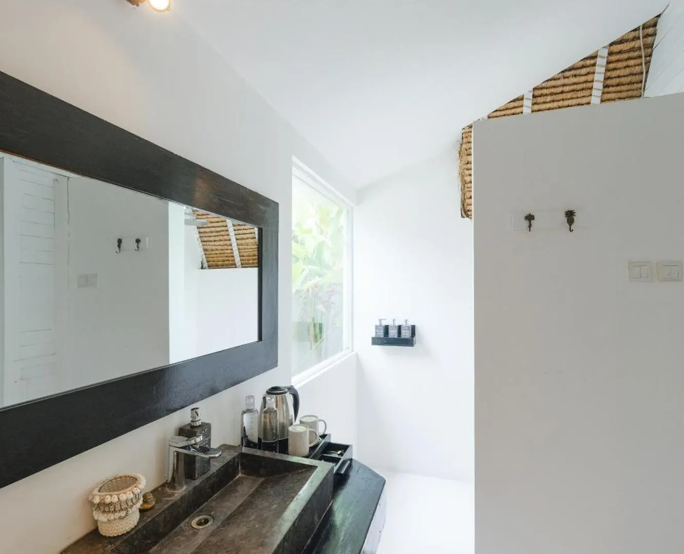 White Palm Hotel Uluwatu Bali Джимбаран 4*,  Индонезия